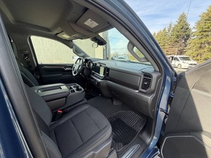 GRAN DEMANDA 2024 CH-EV-RO-LET SI-LVE-RA-DO 1500 LT 4X4 4DR CREW CAB TRANSMISIÓN AUTOMÁTICA V6 CILINDROS - Product Image 3