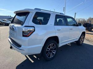 Nouveau SUV 2025 à transmission manuelle, intérieur sombre, caméra, galerie de toit métallique - Product Image 2