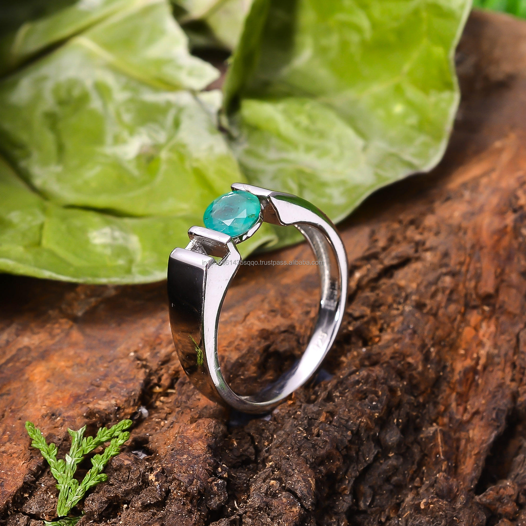 สีเขียว