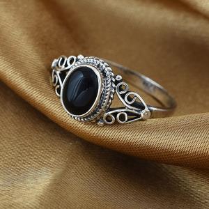Bague en argent sterling 925K faite à la main élégante en onyx pour femmes bijoux de mariage minimalistes avec pierre précieuse ovale réglage de lunette classique - Product Image 1