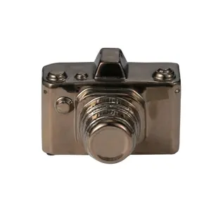 Sculpture de fontaine de paon en aluminium plaqué or artisanal pour les intérieurs de luxe et la décoration extérieure - Product Image 4