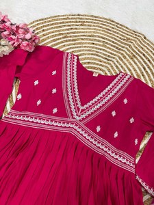 Compre ahora esta semana del Día de San Valentín El mejor material Full Stitch Amazing Color V Neck Anarkali Dress With Thread Work a Cheap Rate - Product Image 6