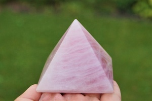 Pyramide en quartz rose naturel, pierre de guérison en cristal poli, pierre précieuse, décoration, méditation, Feng Shui, décoration spirituelle pour la maison, cadeau - Product Image 3