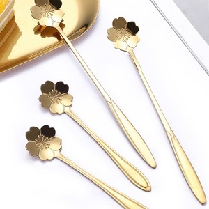 Cuillère à café en laiton finition mate de qualité supérieure, avec manche élégant motif couronne et tournesol, en métal, pour la restauration de luxe et la vente en gros - Product Image 1