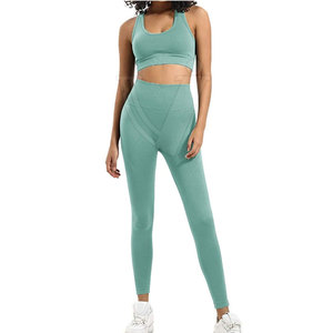 Ensemble de yoga pour femmes, vêtements de sport, meilleurs matériaux, meilleure qualité, legging de yoga fitness, nouveau design fabriqué au Pakistan - Product Image 1