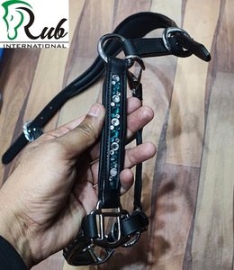 Licou de cheval de sécurité réfléchissant confortable en cuir de qualité supérieure avec boucles solides en laiton réglable pour les soins du cheval de qualité supérieure - Product Image 3