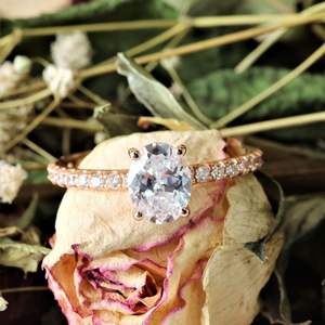 Bague de fiançailles fantaisie en diamant ovale pour elle - Product Image 6