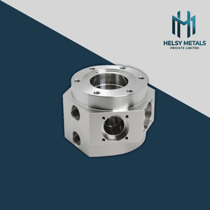 Boîtier usiné en aluminium de haute qualité avec plusieurs ports circulaires et trous filetés pour les systèmes d'automatisation industrielle - Product Image 3