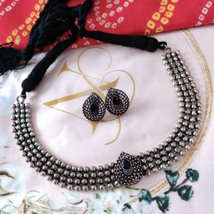 Hermoso conjunto de collar de Gargantilla oxidada con detalles intrincados y piedras coloridas, joyería étnica tradicional para festivales - Product Image 3