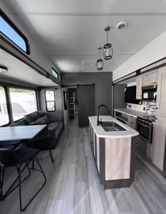 Meilleur!! Camping-car d'occasion 3 mois d'utilisation 2023 2024 2025 Forest River Fifth OZARK 26KB Remorque de voyage RV - Product Image 2