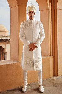 2024 boda seda Sherwani y pantalón conjunto hermoso bordado con cuentas de cristal y lentejuelas Dabka trabajo zapato a juego - Product Image 2