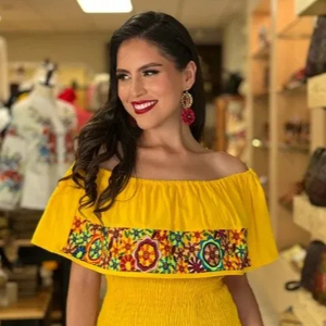 Camiseta Mexicana Colorida con Estampado Floral Tradicional, Hombros Descubiertos, Algodón Vintage, Cuello Cuadrado, Tallas S a XL - Product Image 1