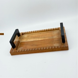 Juego de 2 Bandejas de Servir de Madera de Acacia Lacada con Asas, Diseño Decorativo Elegante de Grado Deluxe Ecológico para Uso en Restaurantes - Product Image 6