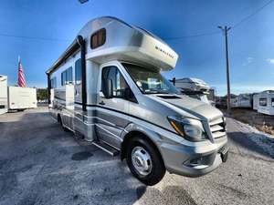 Camping-car de luxe Winnebago View classe C |   Camping-car diesel haut de gamme avec cuisine entièrement équipée |   Camping-car de luxe diesel - Product Image 1