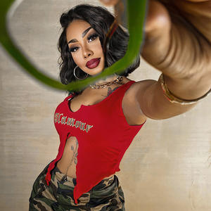 Vente en gros Débardeur d'été sans manches à col rond pour femmes Chemise d'été pour femmes à col en U imprimé de rue T-shirts fendus sans manches - Product Image 2