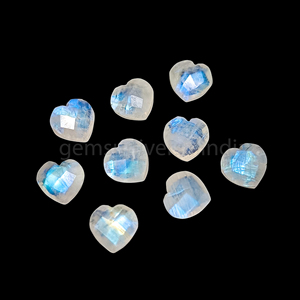 Flashy Natural Rainbow Moonstone forma de corazón tallado cuentas de piedras preciosas encantos 8mm piedra encantos tallado cuentas para la fabricación de joyas a granel - Product Image 1