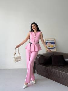 Ensemble de costume en satin rose pour femmes, coupe ample, longueur intégrale, couleur unie, décoration boutonnée, élégant, tenue d'été, sans col, sans manches - Product Image 2