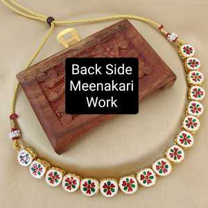 Elegante Conjunto de Joyería India Tradicional con Pedrería Kundan y Trabajo Meenakari en la Parte Posterior para Bodas, Festivales y Ocasiones Especiales - Product Image 2