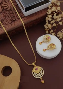 Conjunto de joyas de perlas hechas a mano para fiesta con collar multicapa y pendientes a los mejores precios - Product Image 3