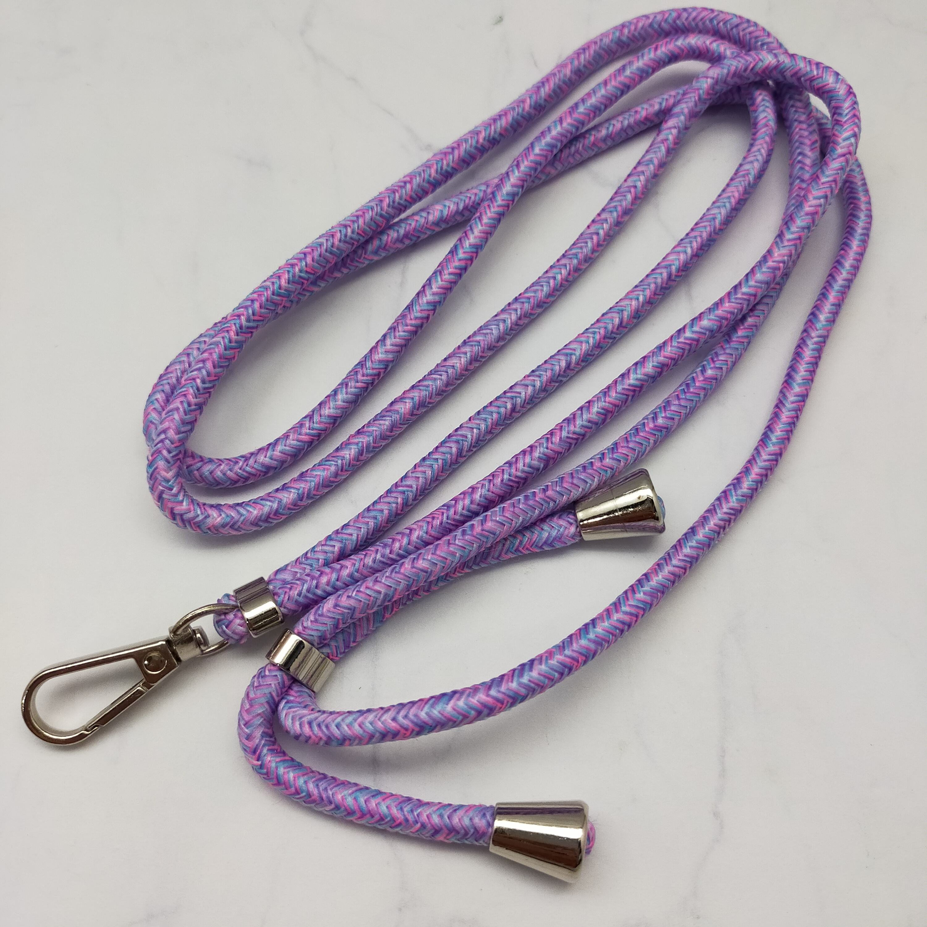 สีม่วงอ่อน