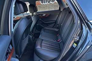 LISTO PARA ENVIAR - USADO, VOLANTE A LA IZQUIERDA |   Audi A4 Allroad Quattro Premium Plus 2020 con Volante a la Derecha |   34600 Millas |   Turbo de 4 Cilindros |   Tracción en las cuatro ruedas - Product Image 4