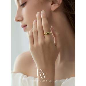 Anello a fascia in oro martellato fatto a mano, anti-ossidazione, con gemma verde, anello a sigillo con onda in lava dorata, in oro laminato con pietra tagliata - Product Image 2