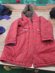 Vêtements d'occasion : Veste d'hiver à fermeture éclair pour adulte - Product Image 5