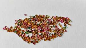 Pierre précieuse de tourmaline naturelle de meilleure qualité, forme ronde, taille 3mm, fournisseur de pierres à facettes de tourmaline multicolore d'Inde - Product Image 2