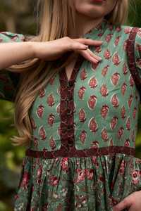 Robe midi bohème Harriet en pur coton, imprimé floral vert et rouge fait main, mode éthique - Product Image 4