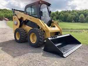 Chargeuse compacte CAT 262D3 d'occasion avec roue en excellent état à vendre - Product Image 3