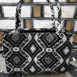 Vente en gros de sacs tissés en jacquard polyester durable à la mode respirant noir blanc double couleur tissu chaîne garçons filles teint en fil - Product Image 1