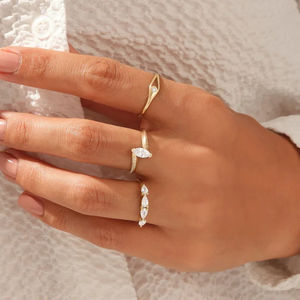 Bague en argent 925 personnalisable avec diamant moissanite, coupe poire, design intemporel pour fiançailles, mariage, anniversaire, fête pour femmes - Product Image 6