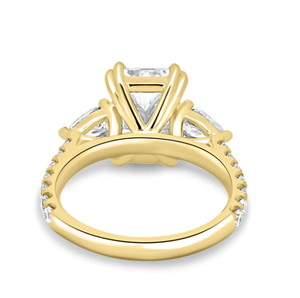 Anillo de compromiso de diamante certificado IGI de tres piedras, oro hecho a mano, perfecto para bodas nupciales y colección de joyas Premium - Product Image 5