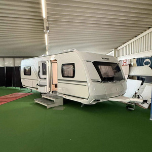 Caravana con 4 plazas de dormir, asientos redondos en grupo, 2000 kg, cocina totalmente equipada, aire acondicionado, toldo, sistema solar, remolque de viaje. - Product Image 1