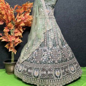 Ensemble de mariée Lehenga Choli brodé pour femme avec Dupatta Ethnic Designer Wedding & Party Wear pour l'été et l'hiver - Product Image 1