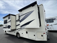 Camping-car de luxe d'occasion Jayco AlanteS 26Y 2016 Crème avec rayures noires, véhicule étendu à extension coulissante