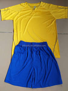 Ensemble d'uniformes de football à la mode élégant avec graphiques de logos imprimés par transfert de chaleur 100% polyester léger et respirant personnalisable - Product Image 2