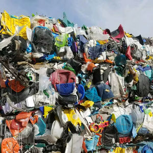 Restos de Plástico PET Reciclado Modificado y Reforzado, Transparentes, de Color Azul Claro, Grado Inyección, para Fabricación Industrial - Product Image 1