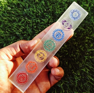 Plaques rectangulaires gravées avec les symboles des sept chakras en sélénite, baguettes pour le yoga, la méditation, l'équilibrage, pierres de cristal, Reiki, décoration de la maison - Product Image 4