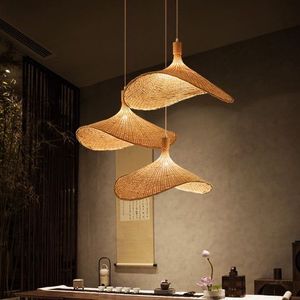 Suspension en forme de chapeau de paille tissé en bambou naturel-Un lustre artistique pour les couloirs, les restaurants, les hôtels et les maisons - Product Image 1