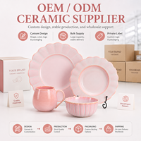 Service de table en céramique personnalisable, motif floral en relief, 16 pièces, assiettes, bols et tasses en porcelaine fine rose