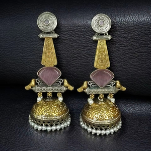 Pendientes chapados en oro ligeros hechos a mano tradicionales listos para usar con trabajo oxidado Pendientes colgantes étnicos hechos a mano - Product Image 1