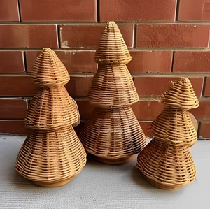 Fournisseur du Vietnam Artisanat Artisanal Rotin Arbre de Noël Décoration de vacances durable Pas cher en gros - Product Image 1