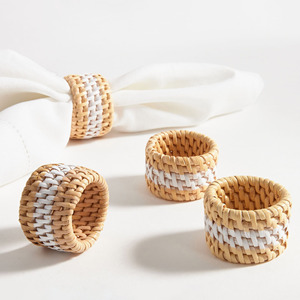 Anneaux de serviette de table fabriqués à partir de rotin naturel porte-anneau de serviettes de la plus haute qualité pour la décoration de fête - Product Image 3