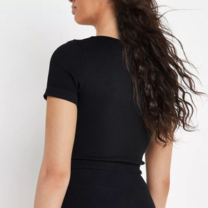 ชุดออกกำลังกายผู้หญิงแบบสองชิ้น ดีไซน์ใหม่ น้ำหนักเบา ไร้รอยต่อ กระชับรูปร่าง เสื้อโยคะแขนสั้นและกางเกงขาสั้น ลายเรียบ ปี 2026 - Product Image 3