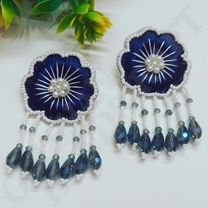 Pendientes bordados multicolores artesanales Pendientes bordados de formas vívidas ColorPlay Pendientes bordados únicos Boho multicolor - Product Image 4