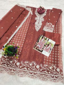 SIE presenta el diseño de moda de alta calidad de salwar kameez, diseñado para las noches de sangeet o las cenas de Eid, con el conjunto de dupatta a juego. - Product Image 6