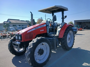 รถแทรกเตอร์ล้อยางสำหรับการเกษตร Massey Ferguson 5435 75 แรงม้า ขายส่ง พร้อมระบบขับเคลื่อน 4 ล้อ ระบบเกียร์แบบเฟือง  โครงสร้างแข็งแรง ทนทาน ใช้งานได้ยาวนาน - Product Image 2