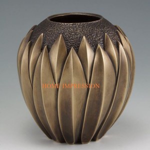 Vase à fleurs de table en laiton de conception moderne faite à la main forme personnalisée vase à tube de fleur en métal long extérieur pour une utilisation intérieure et extérieure - Product Image 6