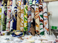Fabricante de Tela Crepé con Estampado Digital Moderno y Personalizado, Proveedor de Textiles Suaves para Vestidos, Blusas, Ropa Étnica, Prendas OEM